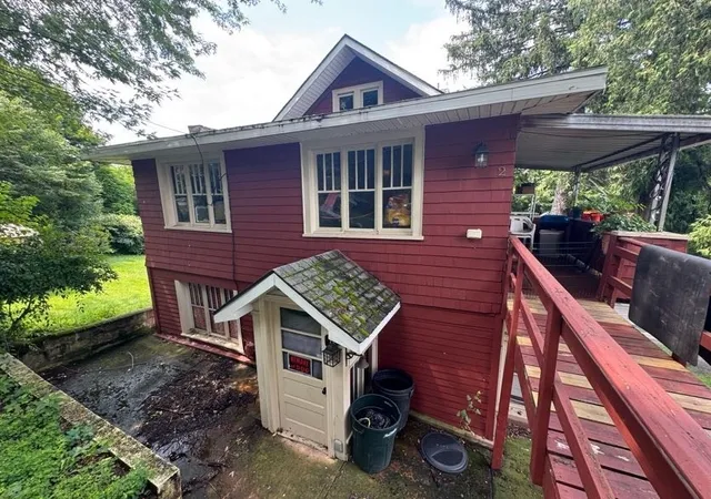 Photo 3 of Sale Pending at 800 Coleman Ave, Greater Johnstown School District, PA 15902 | MLS# 1769998 | Listing updated on 2026-09-25