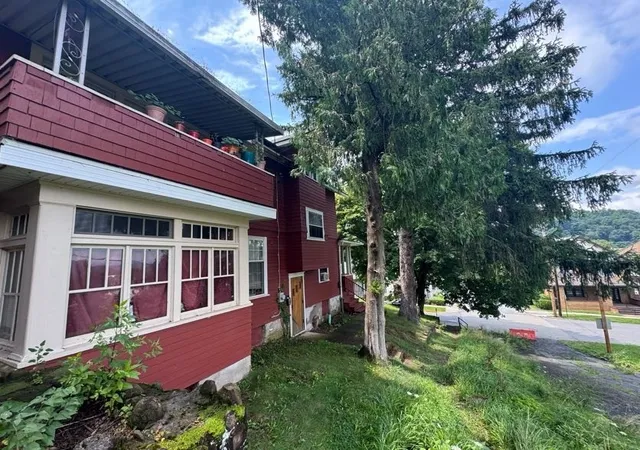 Photo 4 of Sale Pending at 800 Coleman Ave, Greater Johnstown School District, PA 15902 | MLS# 1769998 | Listing updated on 2026-09-25