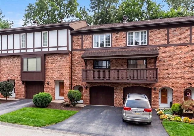 Photo 2 of Condo for sale at 350 Woodbridge Dr, Ross Twp, PA 15237 | MLS# 1769909 | Listing updated on 2026-09-06
