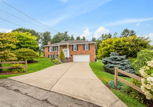 Photo 1 of Single family home for sale at 711 Valeria Dr, Canonsburg, PA 15317 | MLS# 1770022 | Listing updated on 2026-09-13