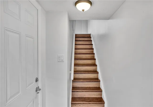 Photo 3 of Townhouse for sale at 5018 Hamilton Dr, Hopewell Twp, PA 15001 | MLS# 1770034 | Listing updated on 2026-09-04