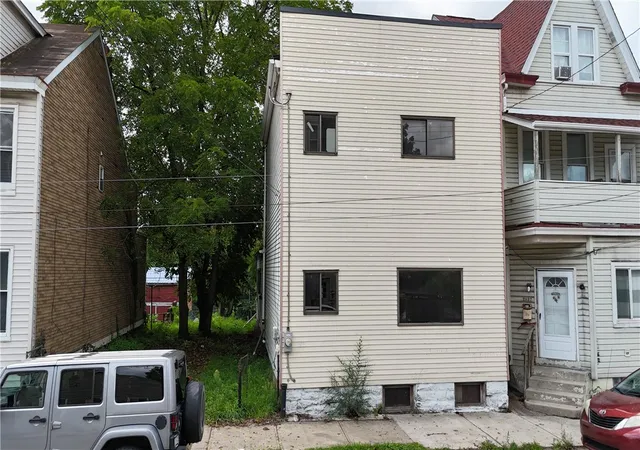 Photo 3 of Single family home for sale at 2925 Shadeland Ave, Marshall Shadeland, PA 15212 | MLS# 1770069 | Listing updated on 2026-09-09
