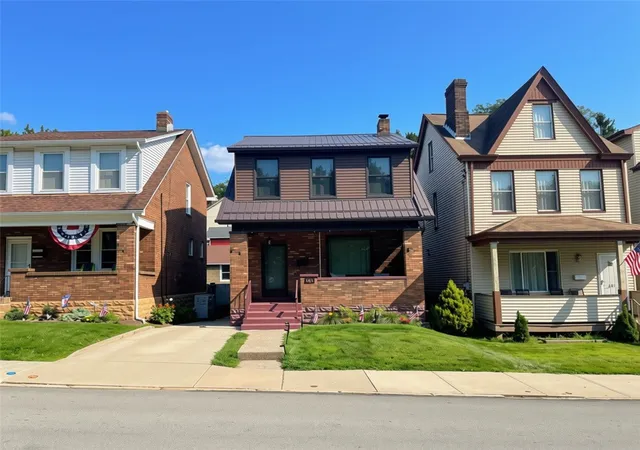Photo 1 of Single family home for sale at 303 Shaler St, Mt Washington, PA 15211 | MLS# 1770030 | Listing updated on 2026-09-01