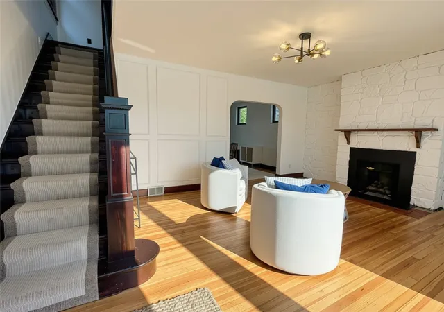Photo 3 of Single family home for sale at 303 Shaler St, Mt Washington, PA 15211 | MLS# 1770030 | Listing updated on 2026-09-25