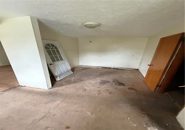 Photo 3 of Single family home for sale at 2 Bell Ave, City Of Washington, PA 15301 | MLS# 1770097 | Listing updated on 2026-09-14