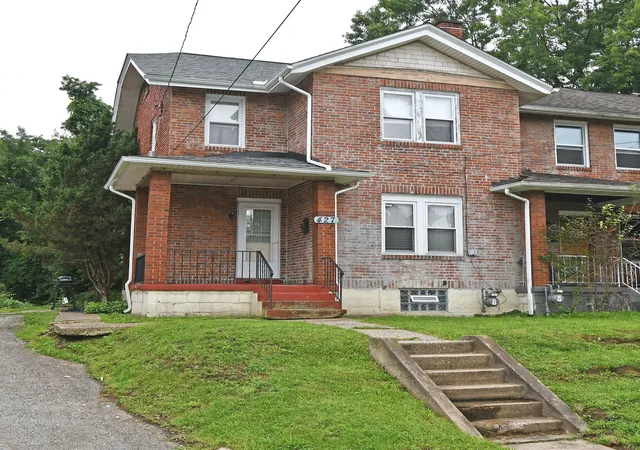 Photo 2 of Sale Pending at 427 Ohio Ave, Clairton, PA 15025 | MLS# 1770102 | Listing updated on 2026-09-14