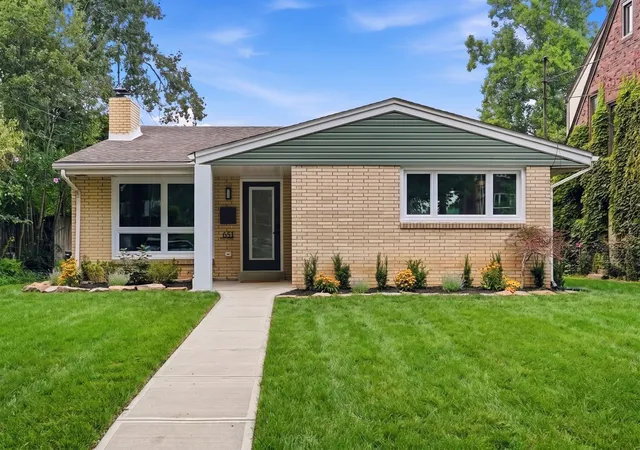 Photo 1 of Single family home for sale at 651 10th Street, Oakmont, PA 15139 | MLS# 1770145 | Listing updated on 2026-09-09