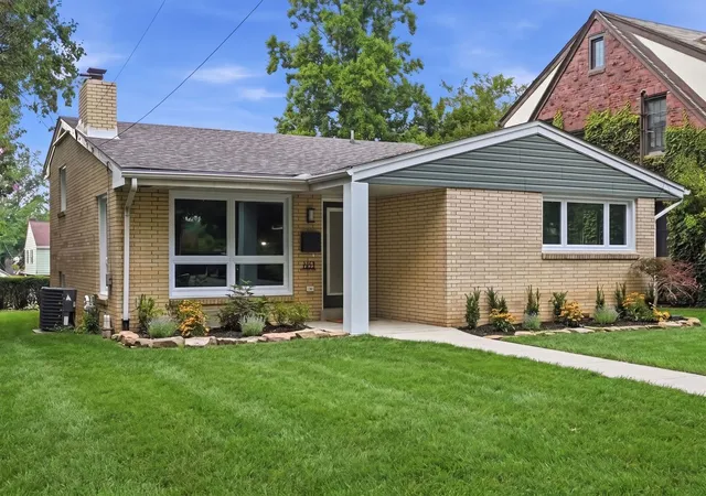 Photo 2 of Single family home for sale at 651 10th Street, Oakmont, PA 15139 | MLS# 1770145 | Listing updated on 2026-09-09