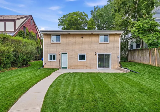 Photo 3 of Single family home for sale at 651 10th Street, Oakmont, PA 15139 | MLS# 1770145 | Listing updated on 2026-09-09