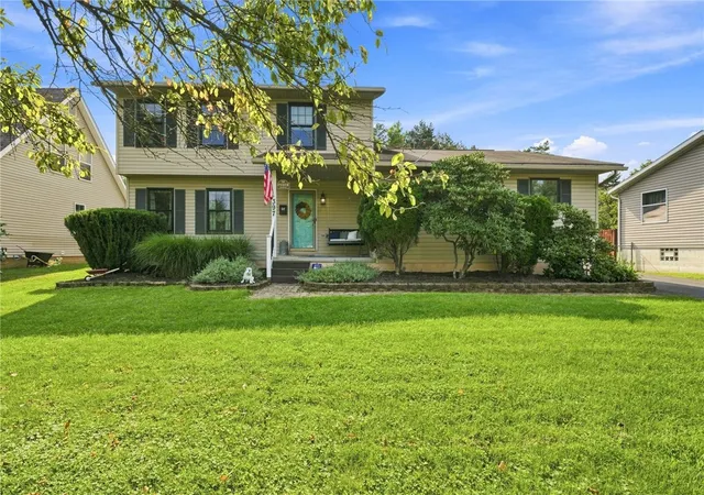 Photo 2 of Single family home for sale at 397 Lincoln Ave, Mars Boro, PA 16046 | MLS# 1770088 | Listing updated on 2026-09-12