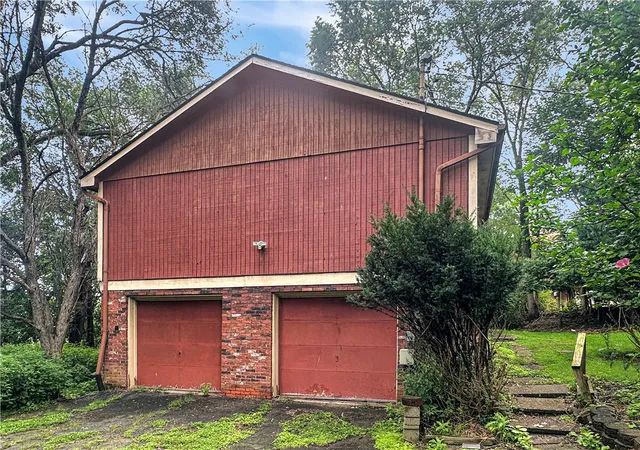 Photo 2 of Single family home for sale at 9 Carol Pl, Green Tree, PA 15220 | MLS# 1770106 | Listing updated on 2026-10-05
