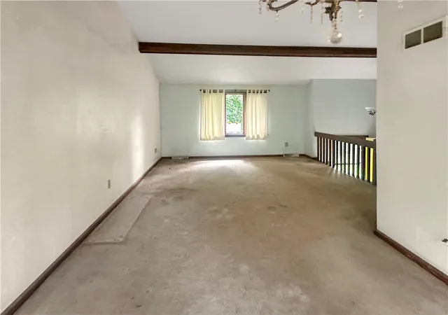 Photo 3 of Single family home for sale at 9 Carol Pl, Green Tree, PA 15220 | MLS# 1770106 | Listing updated on 2026-10-05