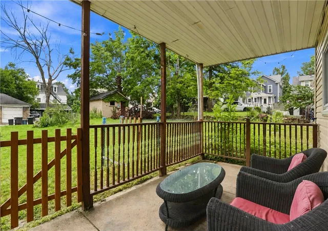 Photo 4 of Single family home for sale at 423 5th Street, Oakmont, PA 15139 | MLS# 1770159 | Listing updated on 2026-09-04