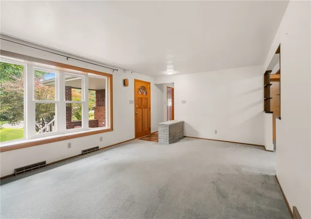 Photo 3 of Single family home for sale at 1739 Sample Rd, Mc Candless, PA 15101 | MLS# 1770136 | Listing updated on 2026-09-13