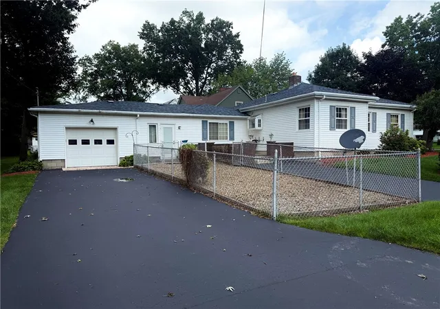 Photo 3 of Sale Pending at 2401 N Mercer St, Neshannock Twp, PA 16105 | MLS# 1770222 | Listing updated on 2026-09-01