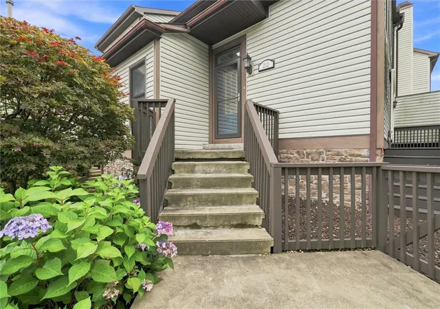 Photo 3 of Sale Pending at 212 Spring Run Dr #212, Monroeville, PA 15146 | MLS# 1770226 | Listing updated on 2026-09-09