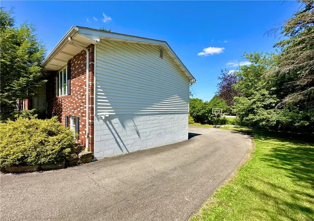 Photo 3 of Single family home for sale at 1619 Stanton Ave, New Castle, PA 16101 | MLS# 1770190 | Listing updated on 2026-09-08