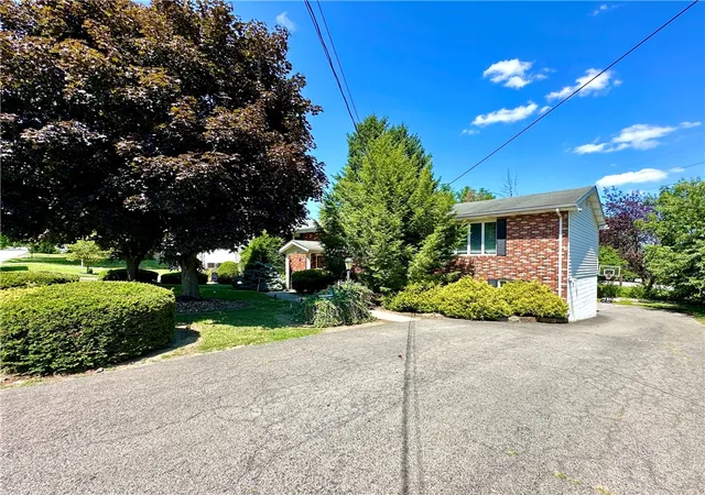 Photo 4 of Single family home for sale at 1619 Stanton Ave, New Castle, PA 16101 | MLS# 1770190 | Listing updated on 2026-09-08