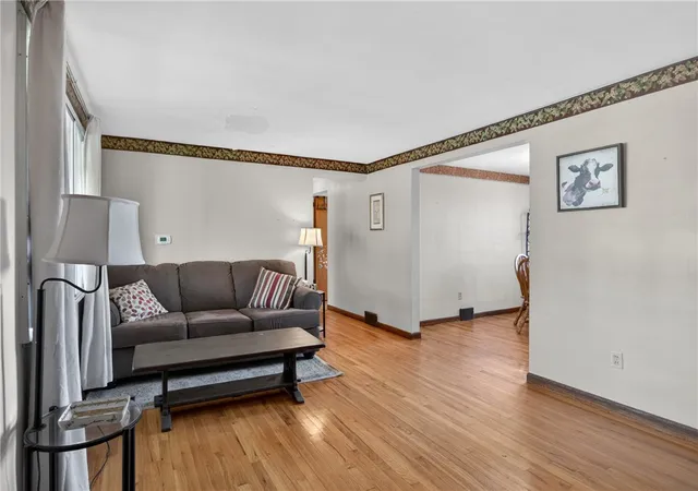 Photo 4 of Single family home for sale at 105 Flicker Dr, Kennedy Twp, PA 15136 | MLS# 1770290 | Listing updated on 2026-10-14