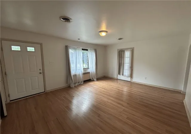 Photo 4 of Sale Pending at 6944 Shannon Rd, Verona, PA 15147 | MLS# 1770176 | Listing updated on 2026-09-11