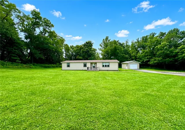 Photo 4 of Manufactured home for sale at 810 Alborn Ave, Shenango Twp, PA 16101 | MLS# 1770261 | Listing updated on 2026-09-12