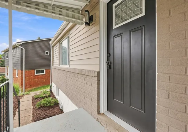 Photo 4 of Single family home for sale at 13 Cypress Dr, Carnegie, PA 15106 | MLS# 1770326 | Listing updated on 2026-09-29