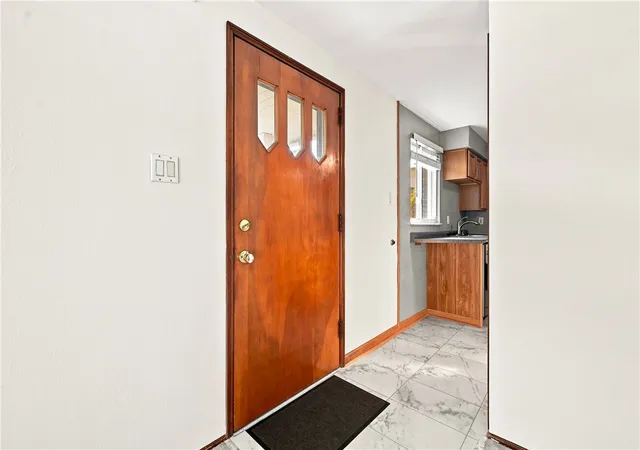 Photo 3 of Single family home for sale at 1502 Linnie Lou Dr, Castle Shannon, PA 15234 | MLS# 1770371 | Listing updated on 2026-09-10