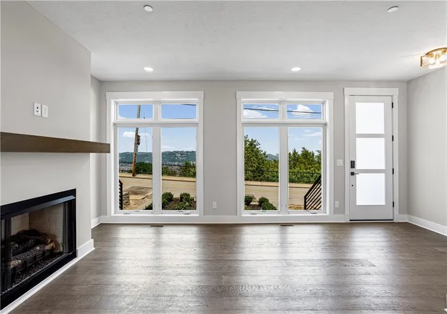 Photo 3 of Townhouse for sale at 1607 Grandview Ave, Mt Washington, PA 15211 | MLS# 1770374 | Listing updated on 2026-09-10