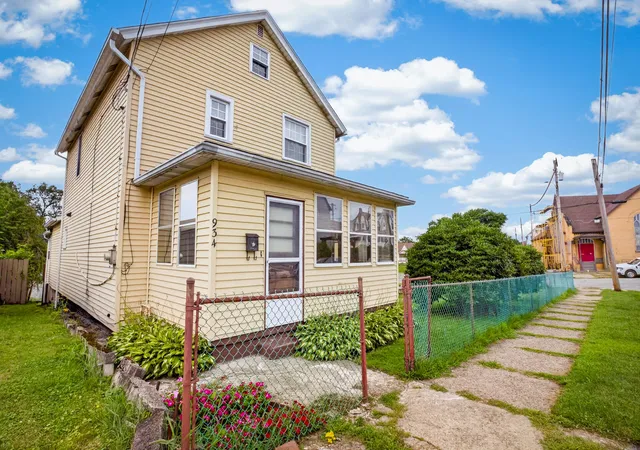 Single family home for sale at 934 8th Avenue, Brackenridge, PA 15014 | MLS# 1770447
