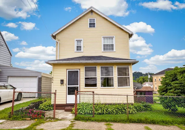 Photo 2 of Single family home for sale at 934 8th Avenue, Brackenridge, PA 15014 | MLS# 1770447 | Listing updated on 2026-10-05