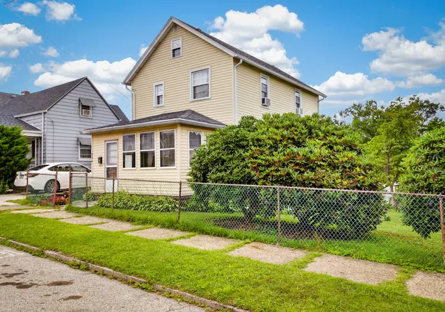 Photo 3 of Single family home for sale at 934 8th Avenue, Brackenridge, PA 15014 | MLS# 1770447 | Listing updated on 2026-10-05