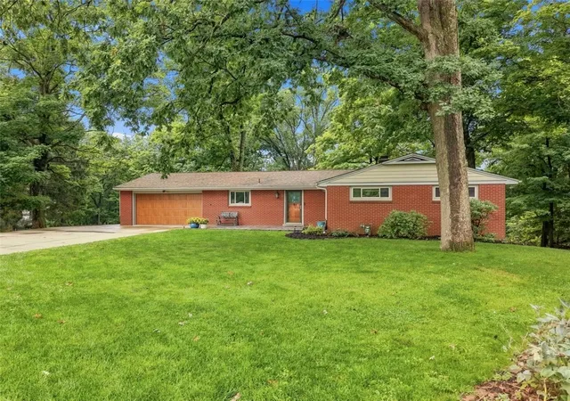 Photo 3 of Single family home for sale at 1557 Kuhlview Dr, Franklin Park, PA 15237 | MLS# 1770322 | Listing updated on 2026-09-05