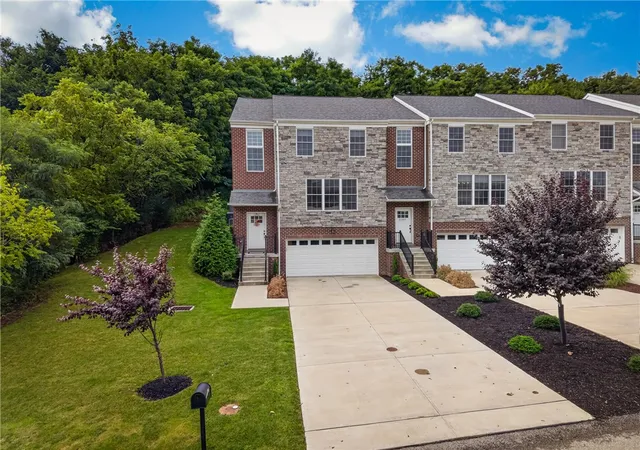 Photo 2 of Townhouse for sale at 2335 Old Greentree Rd, Scott Twp, PA 15106 | MLS# 1770427 | Listing updated on 2026-09-10