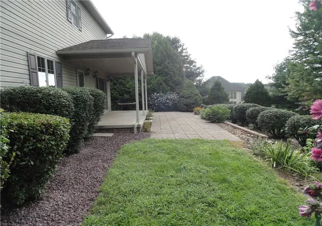 Photo 3 of Single family home for sale at 104 Spring Ridge Dr, Center Twp, PA 16001 | MLS# 1770457 | Listing updated on 2026-10-10