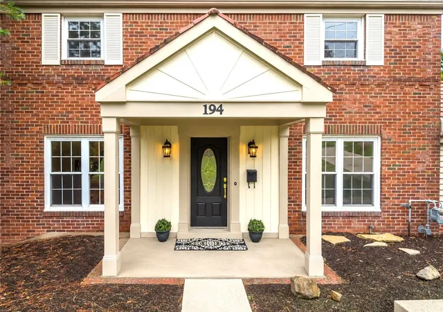 Photo 2 of Single family home for sale at 194 Parkridge Ln, Mt Lebanon, PA 15228 | MLS# 1770449 | Listing updated on 2026-09-27
