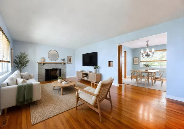 Photo 3 of Single family home for sale at 424 Bower Hl Rd, Mt Lebanon, PA 15228 | MLS# 1770466 | Listing updated on 2026-09-14