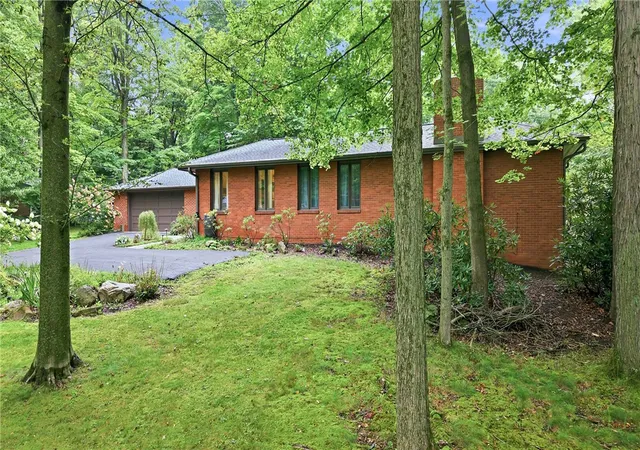 Photo 2 of Single family home for sale at 801 Koonce Rd, Hermitage, PA 16148 | MLS# 1769969 | Listing updated on 2026-09-30