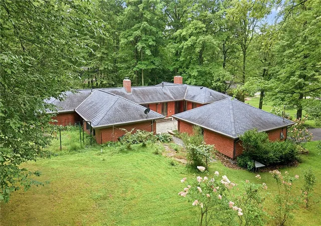 Photo 3 of Single family home for sale at 801 Koonce Rd, Hermitage, PA 16148 | MLS# 1769969 | Listing updated on 2026-09-30