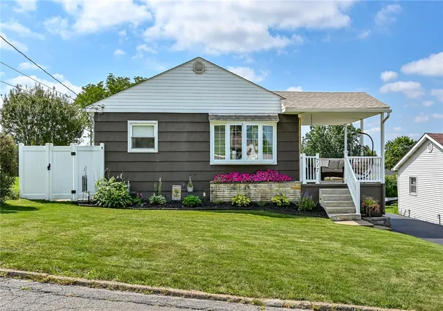 Photo 1 of Single family home for sale at 717 June Lee St, Ellwood City, PA 16117 | MLS# 1770475 | Listing updated on 2026-09-14