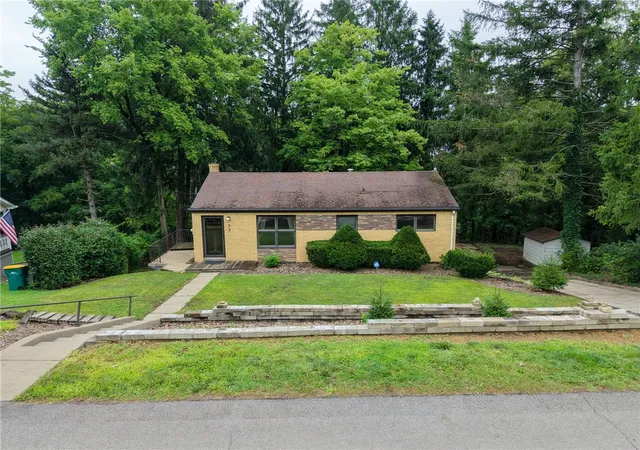 Photo 1 of Single family home for sale at 77 Bellview Cir, Robinson Twp, PA 15136 | MLS# 1770502 | Listing updated on 2026-09-12