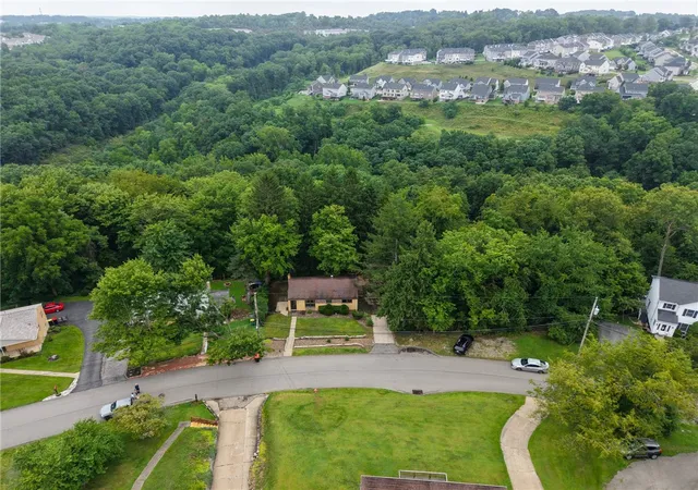 Photo 46 of Single family home for sale at 77 Bellview Cir, Robinson Twp, PA 15136 | MLS# 1770502 | Listing updated on 2026-10-04