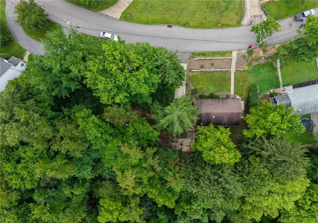 Photo 3 of Single family home for sale at 77 Bellview Cir, Robinson Twp, PA 15136 | MLS# 1770502 | Listing updated on 2026-10-04