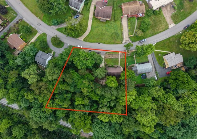 Photo 4 of Single family home for sale at 77 Bellview Cir, Robinson Twp, PA 15136 | MLS# 1770502 | Listing updated on 2026-10-04