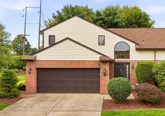 Photo 2 of Townhouse for sale at 124 Trolley Ct, Mc Candless, PA 15237 | MLS# 1770518 | Listing updated on 2026-09-12