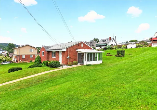 Photo 2 of Single family home for sale at 439 Greenwood Ave, Mc Keesport, PA 15132 | MLS# 1770455 | Listing updated on 2026-10-21