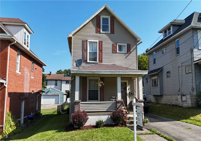 Photo 2 of Single family home for sale at 703 E Long Ave, New Castle, PA 16101 | MLS# 1770543 | Listing updated on 2026-09-13