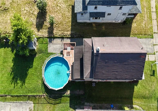 Photo 3 of Single family home for sale at 703 E Long Ave, New Castle, PA 16101 | MLS# 1770543 | Listing updated on 2026-09-13
