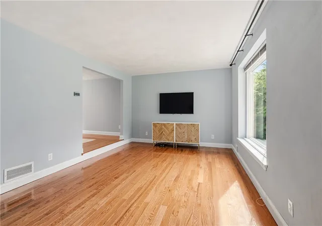 Photo 3 of Sale Pending at 163 Cassia Dr, Jefferson Hills, PA 15025 | MLS# 1770251 | Listing updated on 2026-09-02