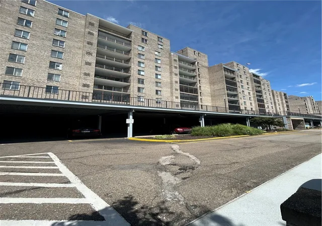 Photo 32 of Condo for sale at 2160 Greentree Rd #400W, Scott Twp, PA 15220 | MLS# 1770443 | Listing updated on 2026-09-12