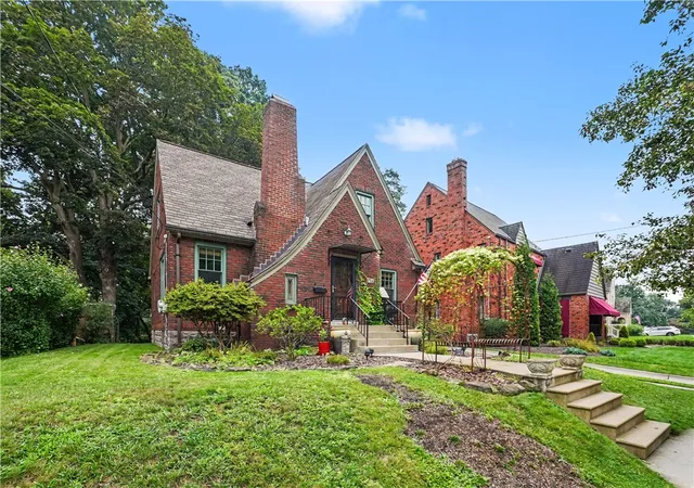 Photo 1 of Sale Pending at 726 Harden Dr, Ross Twp, PA 15229 | MLS# 1770422 | Listing updated on 2026-09-30